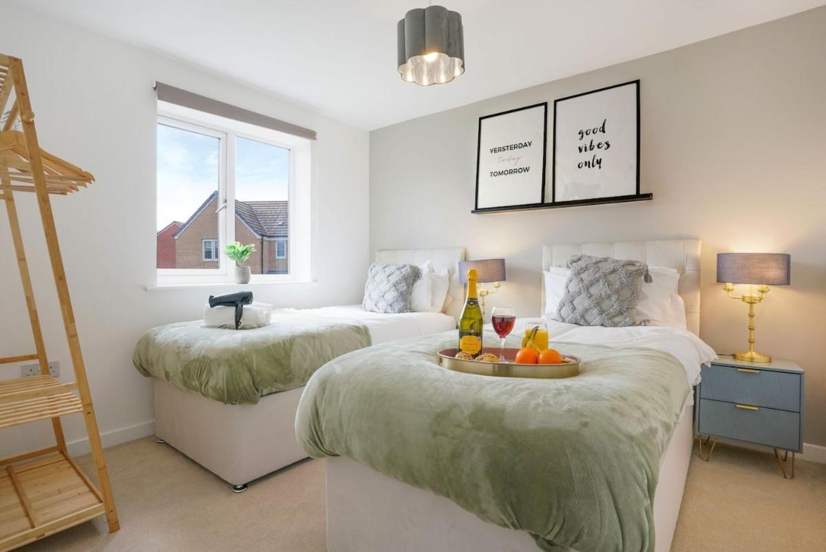 Holiday home Detached House In Brooklands - Prime Location - Driveway Parking, Self-check-in, Fast Wifi And Smart Tv By Yoko Milton Keynes