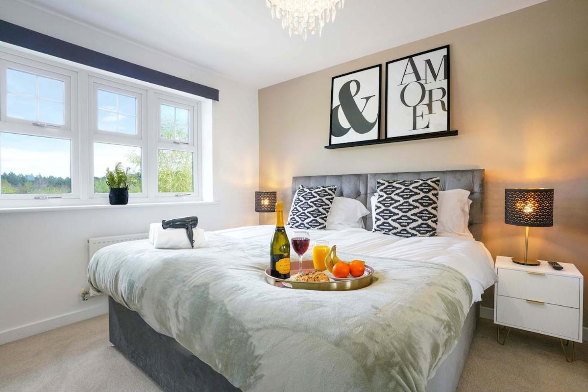 Detached House In Brooklands - Prime Location - Driveway Parking, Self-check-in, Fast Wifi And Smart Tv By Yoko * Milton Keynes